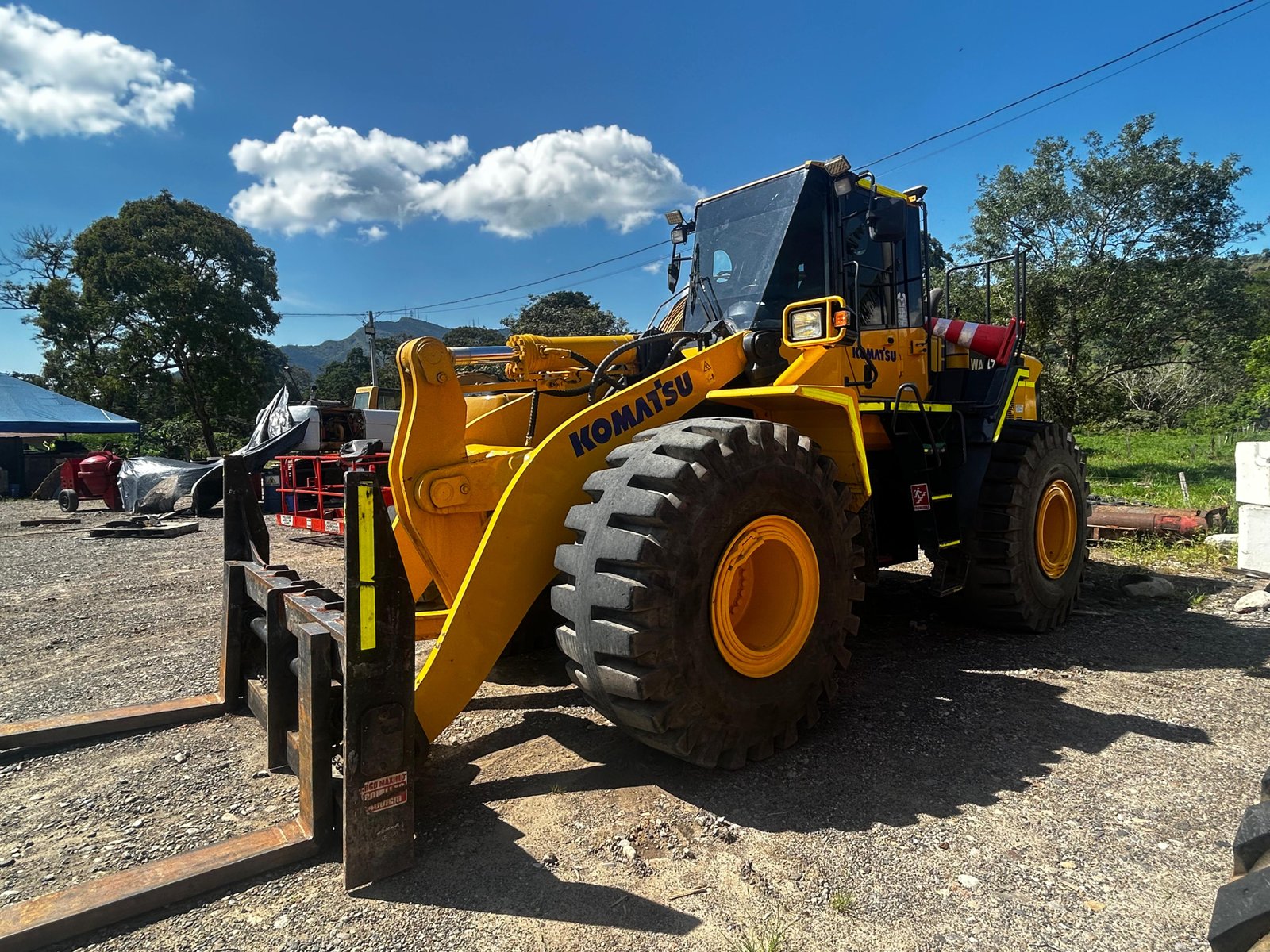 Alquiler de Maquinaria Amarilla